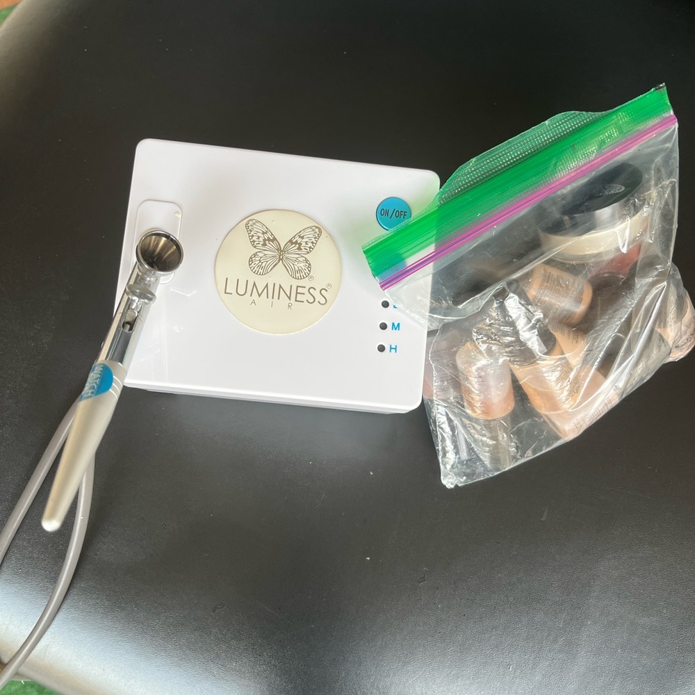 Luminess air brush system with makeup